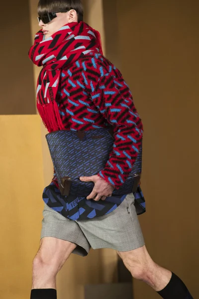 Look 28